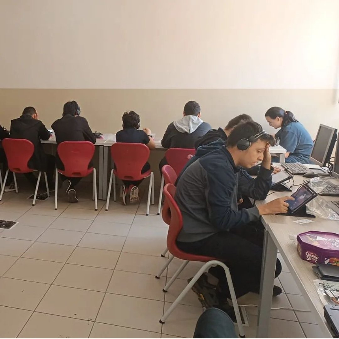 Hazırlık sınıfı öğrencilerimizin sene içerisindeki gelişimlerini gözlemlemek amacıyla ikinci PQS sınavları yapıldı. Sınavda öğrencilerimizin dilin 4 becerisine dair birikimleri ölçüldü. <a href="/drahmetisleyen/">Ahmet İşleyen</a> <a href="/meb_dinogretimi/">MEB Din Öğretimi Genel Müdürlüğü</a> <a href="/ist_mem_din/">İstanbul MEM Din Öğretimi</a> <a href="/maltepemem34/">Maltepe İlçe Millî Eğitim Müdürlüğü</a> <a href="/MustafaIsabetli/">mustafa isabetli</a>