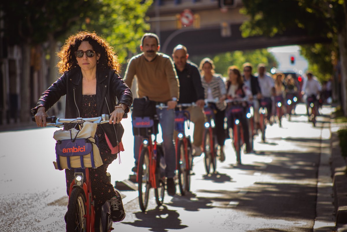 La semana pasada desde #RedBici organizamos una visita técnica <a href="/ambici_oficial/">AMBici</a>, de <a href="/TMB_Barcelona/">TMB</a> y operado por <a href="/MovementBcn/">Movement Barcelona</a>, y al centro de control de la ZBE, de <a href="/Mobilitat_AMB/">Mobilitat AMB</a>.
¡Gracias <a href="/Calvox_Periche/">Calvox&Periche</a> por el fantástico reportaje de fotos!
#biciES 🚲
👇
redbici.org/visita-tecnica…