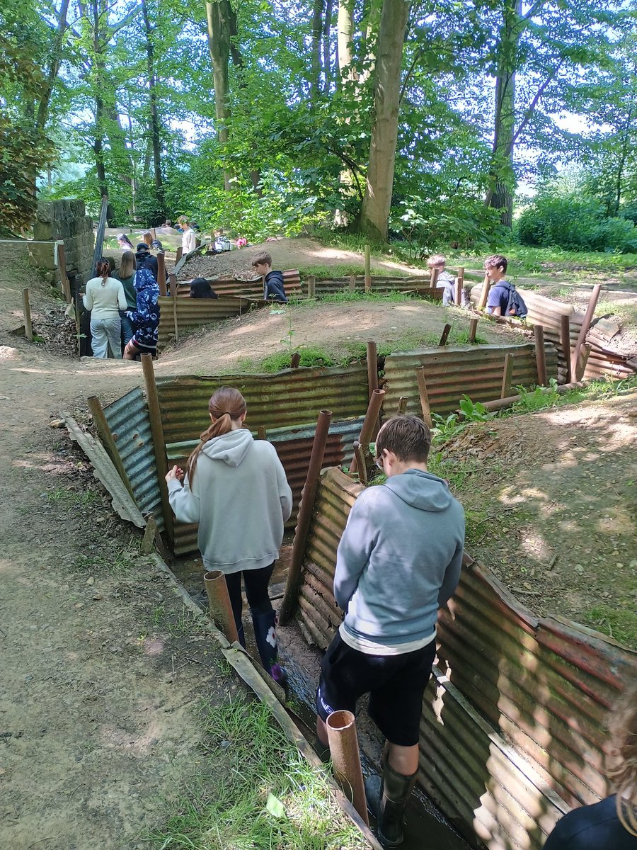 KTSHistory's tweet image. Welly time. Walking through the original support trench, just behind the front line, at Sanctuary Wood.