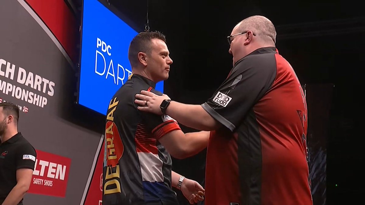 𝗗𝗘 𝗚𝗥𝗔𝗔𝗙 𝗗𝗨𝗠𝗣𝗦 𝗢𝗨𝗧 𝗕𝗨𝗡𝗧𝗜𝗡𝗚 🇸🇪 Jeffrey De Graaf closes out a superb 6-3 win over Stephen Bunting with four 180s and 50% on the doubles to become the first man through to the Last 16! #DDC24