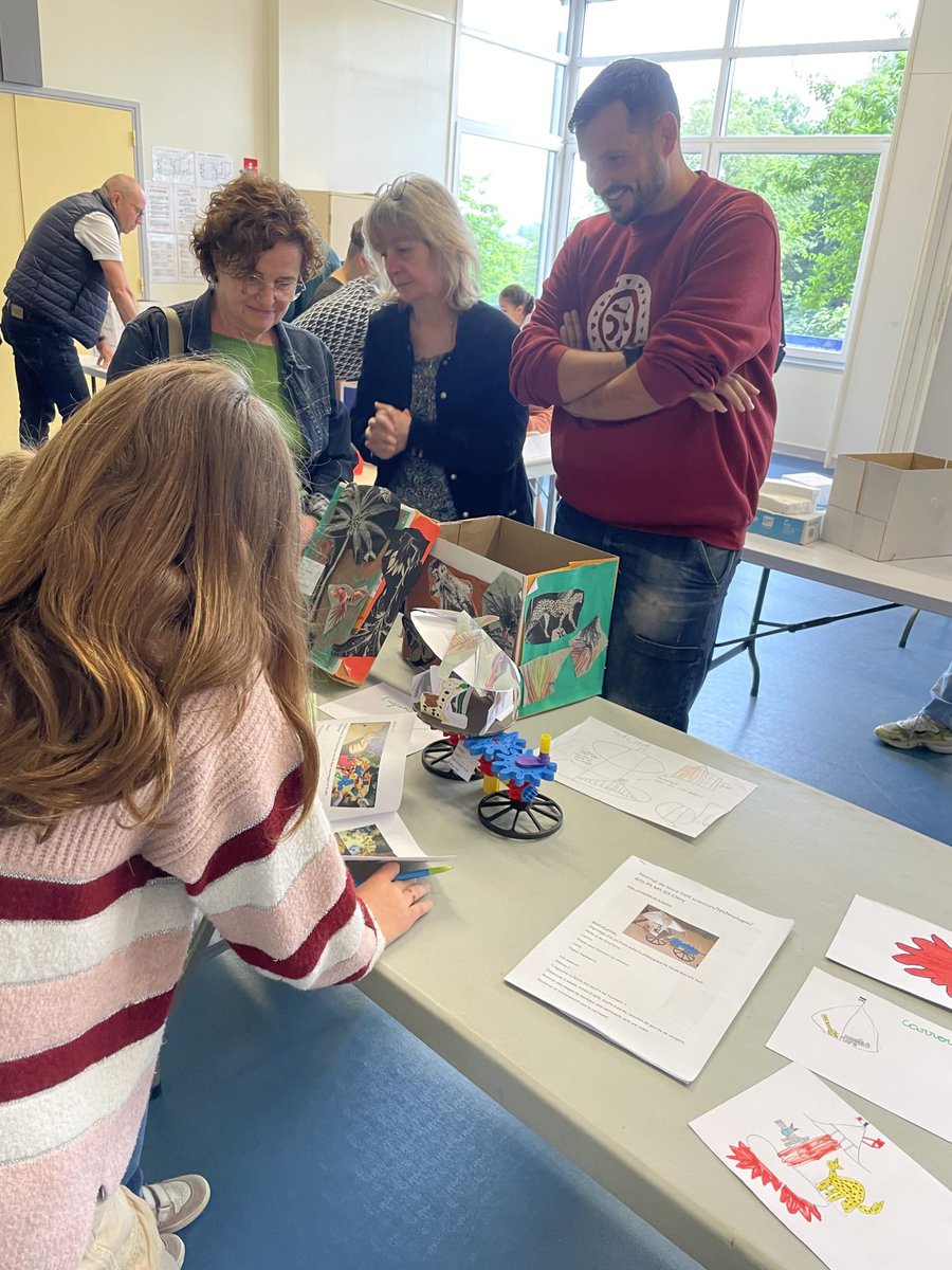ceipcortesfront's tweet photo. Primera visita : Ecole de Aix les Bains. Reto científico : construcción de un carrusel. #MEPRural #ErasmusPlus #ErasmusPlusES #MiErasmusPlus @cepronda @cortesdelafron @Malagaconvive https://t.co/hjdVsmpAQu