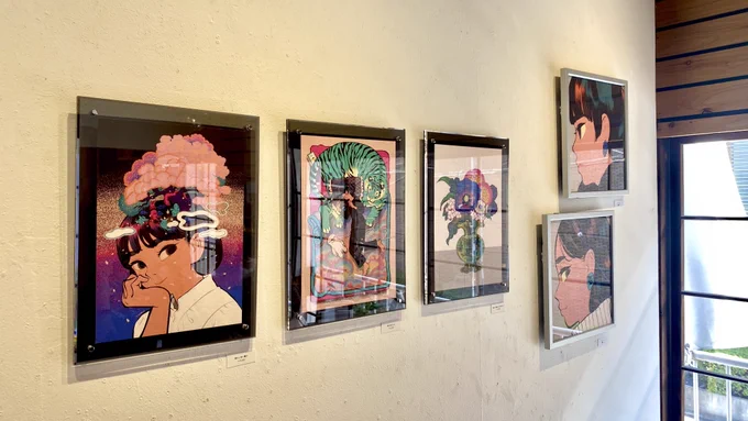 ondo galleryで開催中のトミイマサコさん( )の個展、『UFO -うちらの 不思議な お話 -』に行ってきました!SNSで画面越しには見ていたのですが、実物の配色の鮮やかさ美しさと線の力強さとトミイさんの世界観が相まって眼福空間でした…! ご本人ともお話しできて楽しかった…