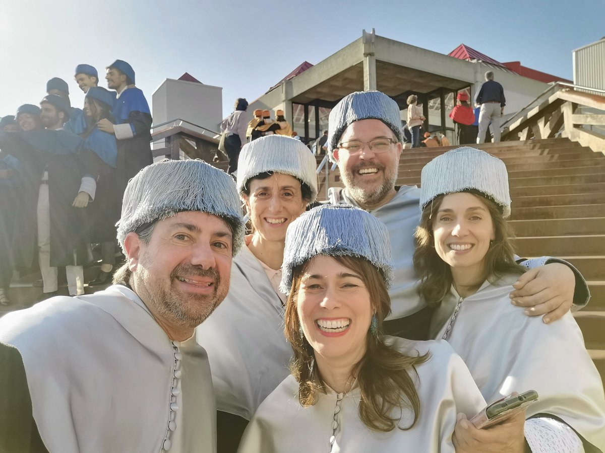 Alex Fernández Muerza (@ecienciacom) on Twitter photo Ayer en mi primer acto de investidura de los nuevos doctores y doctoras desde que estoy en la <a href="/upvehu/">UPV/EHU</a>. No podía faltar el selfi con toga y birrete con compañeros de la Facultad <a href="/elaudimetro/">estefanía jiménez</a> <a href="/liturregui/">Leire Iturregui</a> Aingeru Genaut e Irene García. Os enseño algunos de los hits + emocionantes 🧵 Ayer en mi primer acto de investidura de los nuevos doctores y doctoras desde que estoy en la <a href="/upvehu/">UPV/EHU</a>. No podía faltar el selfi con toga y birrete con compañeros de la Facultad <a href="/elaudimetro/">estefanía jiménez</a> <a href="/liturregui/">Leire Iturregui</a> Aingeru Genaut e Irene García. Os enseño algunos de los hits + emocionantes 🧵