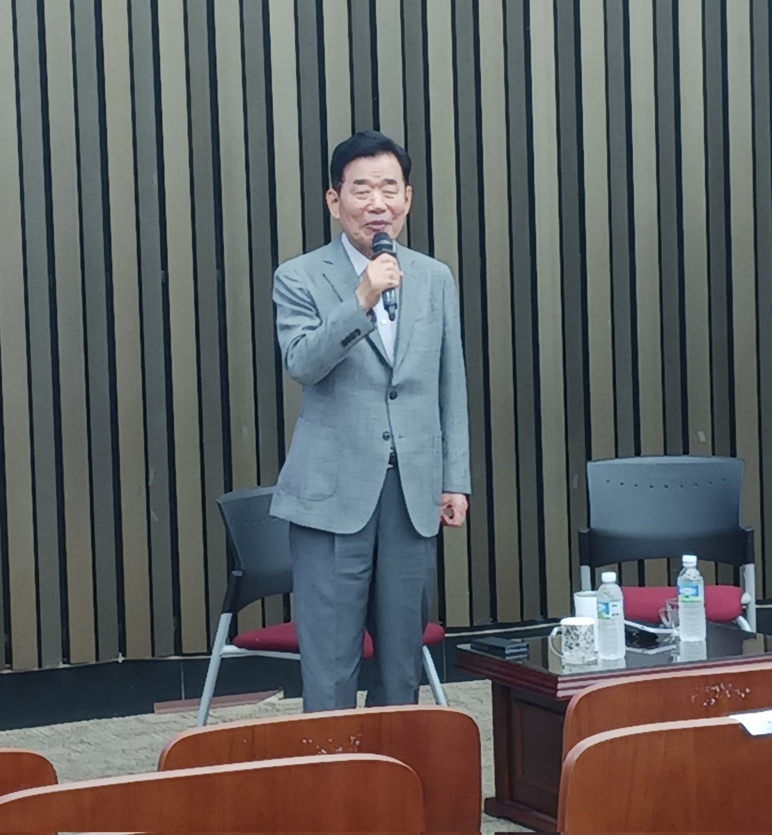 servantleader34's tweet photo. 우리의 진표살! 김진표의장님을 지지하고 응원할 수 있어서 행복했습니다. 앞으로 더 격하게 응원하겠습니다🤗
초대해준 백총 감사해요. https://t.co/IuRKsNweJj