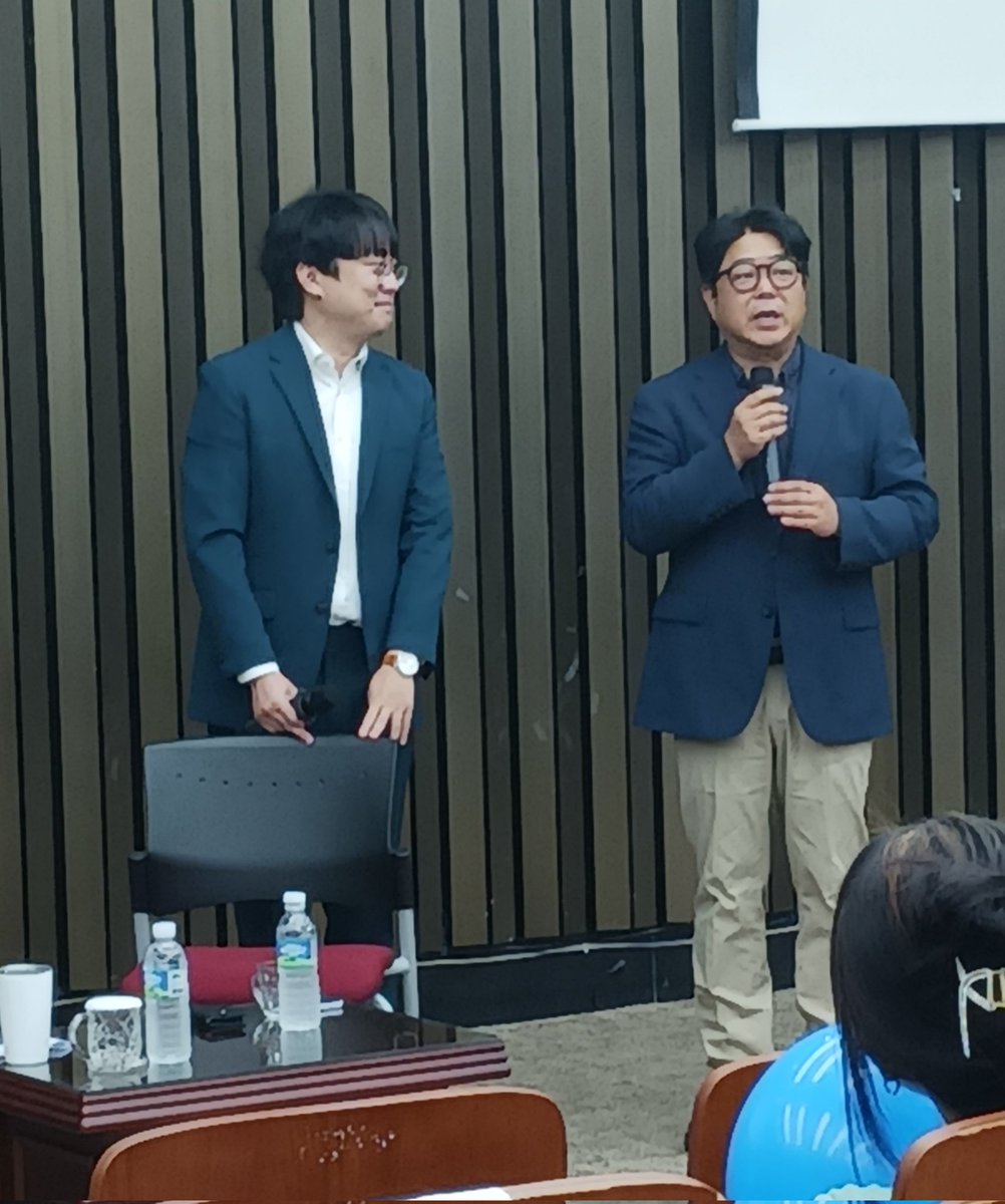 servantleader34's tweet photo. 우리의 진표살! 김진표의장님을 지지하고 응원할 수 있어서 행복했습니다. 앞으로 더 격하게 응원하겠습니다🤗
초대해준 백총 감사해요. https://t.co/IuRKsNweJj