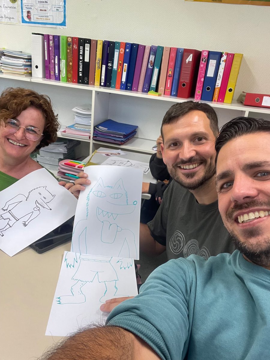 ceipcortesfront's tweet photo. Visita de un ilustrador al aula del Ecole de Francin, previamente han leído y trabajado sobre su obra. #MEPRural #ErasmusPlus #ErasmusPlusES #MiErasmusPlus
@cepronda @RedBECREA @Malagaconvive @cortesdelafron https://t.co/ybf07YxHQR