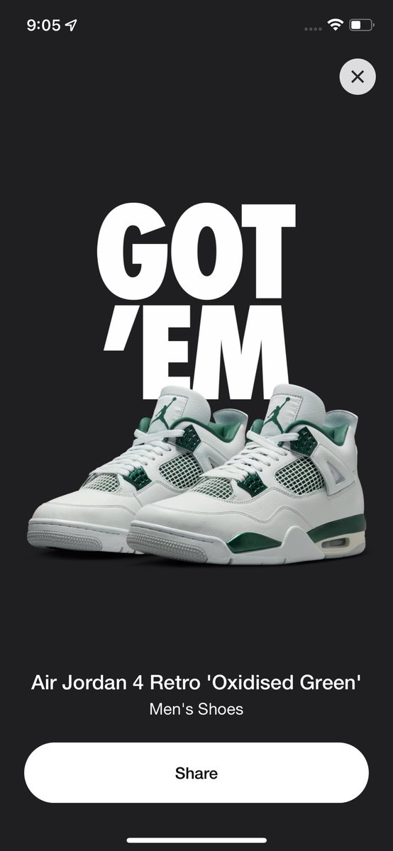 Catching W’s on the Plane LGW > DBV 
#Snkrs #J4 #OxidisedGreen
