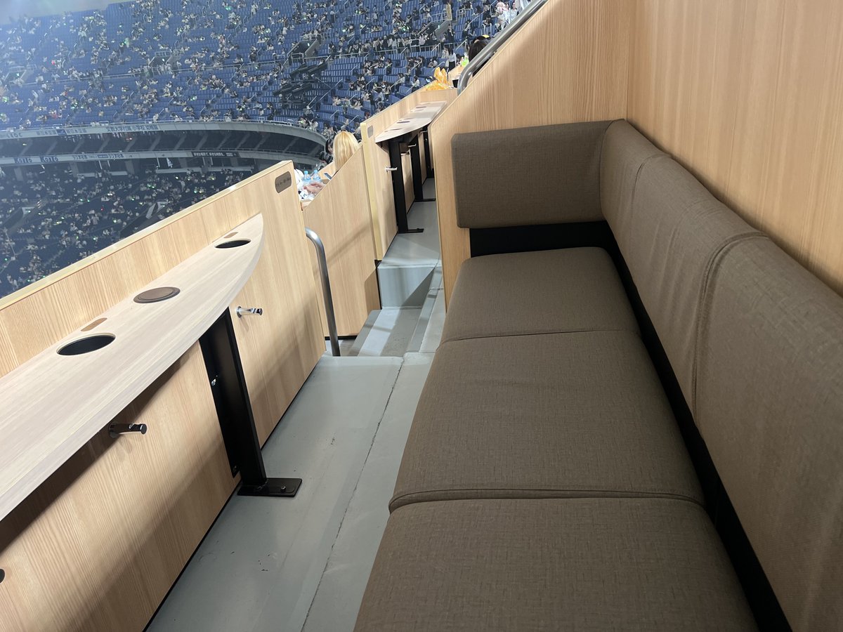 근데 의자가 ㅈㄴ편함
아무도 안오면 누워서볼게…