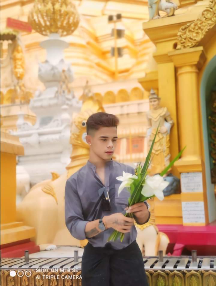 luckyspaman98's tweet photo. ဘုရားသြားေက်ာင္းတတ္😍😍😍 https://t.co/ZREJk6cd7G