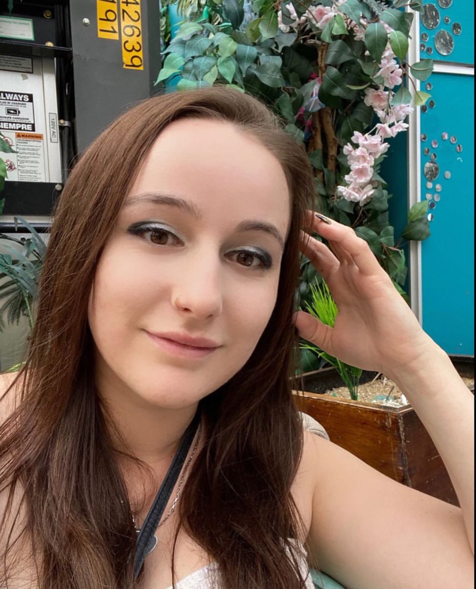 KTChannel3's tweet image. 💜My 28th birthday today💜

Shoutout to all of my friends who I have finally met &amp;amp; to the ones I have not met yet. Kpop brought us together &amp;amp; we are still be friends years later. Even though we all live in different states Haha Excited to make more memories:)

Love you all💜