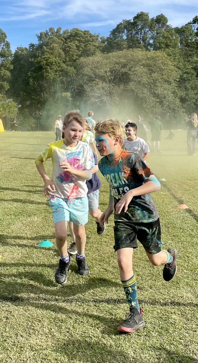 TeamYr5's tweet photo. Colour Run Fun! https://t.co/FPbk4JuId9