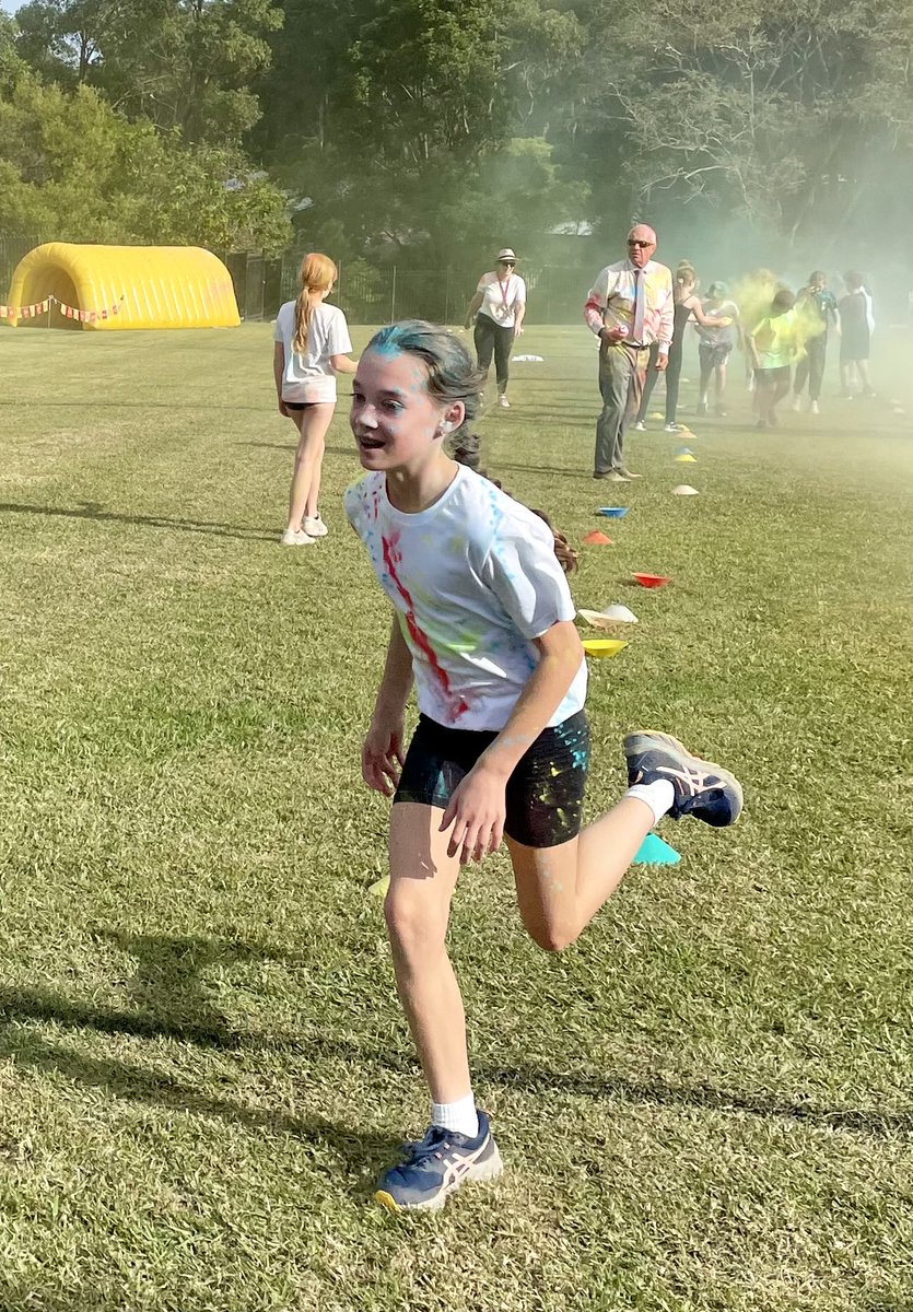 TeamYr5's tweet photo. Colour Run Fun! https://t.co/FPbk4JuId9