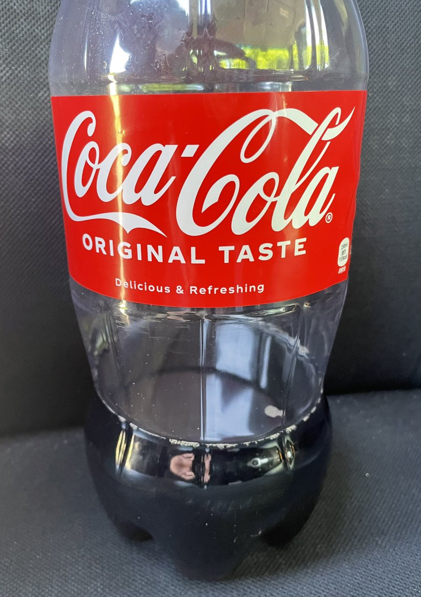 喉に刺激が欲しくて飲みはじめたコーラ
気がつけば、昨年の暮れから毎日欠かさず飲む様になった😰ww
最近は、1日 1ℓちょっと飲んでるかなぁ
控え目に飲んでるつもりだが体に悪いよね
分かってるけど中毒だよ
辞める努力をしないと😰