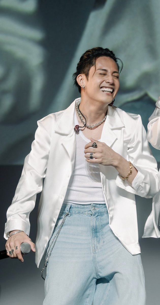 Smile lang lagi kenny #FELIP #SB19_KEN @felipsuperior #NETIZENSREPORT #FELIPSUSON for Most Handsome Man Alive #MHMA2024 #MHMA2024FELIPSUSON @thenreport