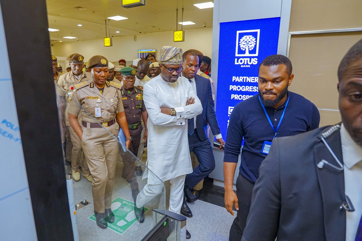 Yesterday, I was in Lagos to conduct an inspection of the progress at Terminal 2, Wings D and E, and the private terminal of Murtala Mohammed International Airport, where a total of 21 electronic gates (e-gates) are currently being installed. While the installation at Nnamdi