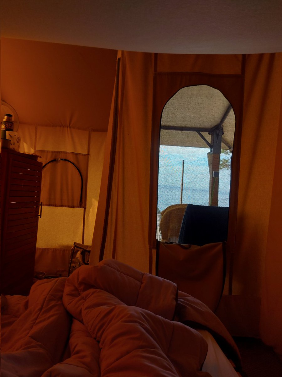 JuulaM's tweet photo. Un finde en una tienda enfrente de la playa donde me voy a dormir y me levanto con el ruido del mar, bastará para sanarme 🫶🏻 https://t.co/qbhSiOfz5j