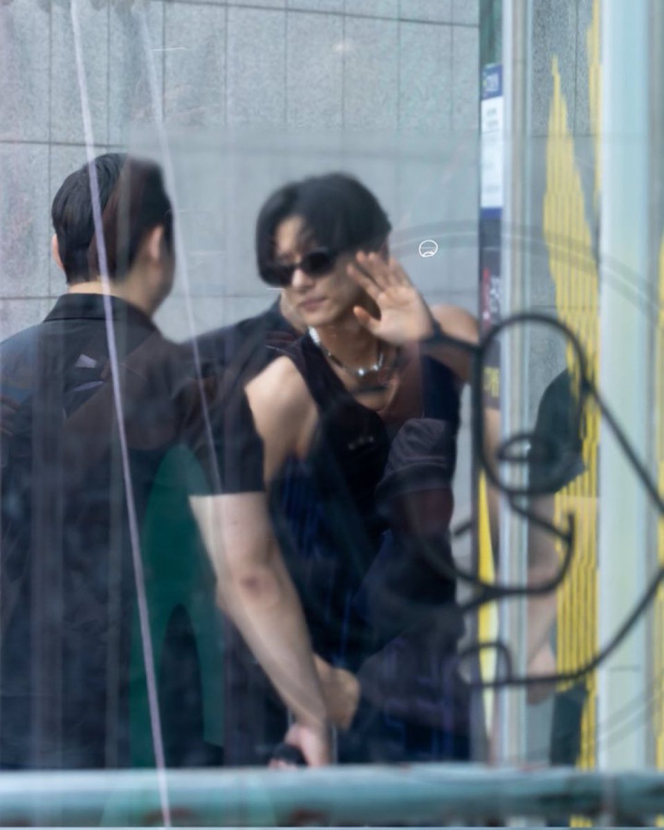 changkyun gallery tweet media
