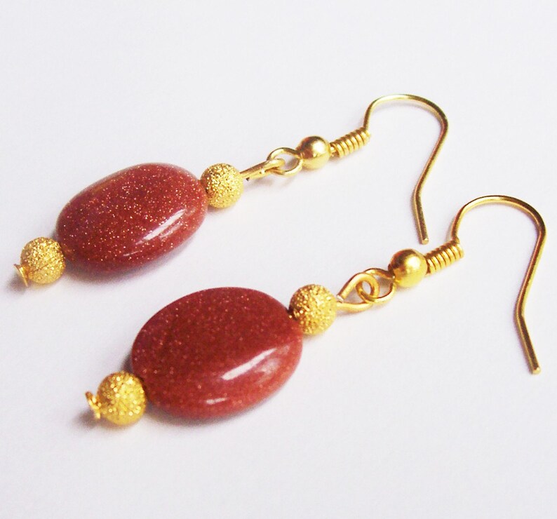 Back in stock, our goldstone earrings are the perfect match to our goldstone and tigerseye necklace.
Find them both in store: dspdavey.etsy.com/listing/284567…

#beadedearrings #beadedjewelry #beadedjewellery #goldstone #gemstonejewelry #gemstonejewellery
facebook.com/TwoCheekyMonke…