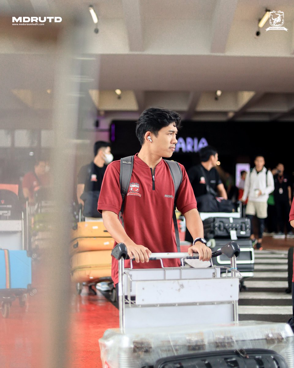 MaduraUnitedFC's tweet photo. 📍Touchdown in Bandung 🛬

#maduraunited #madurabisa #madurabersatu #sanmisanpateros https://t.co/l43HM2v3fn