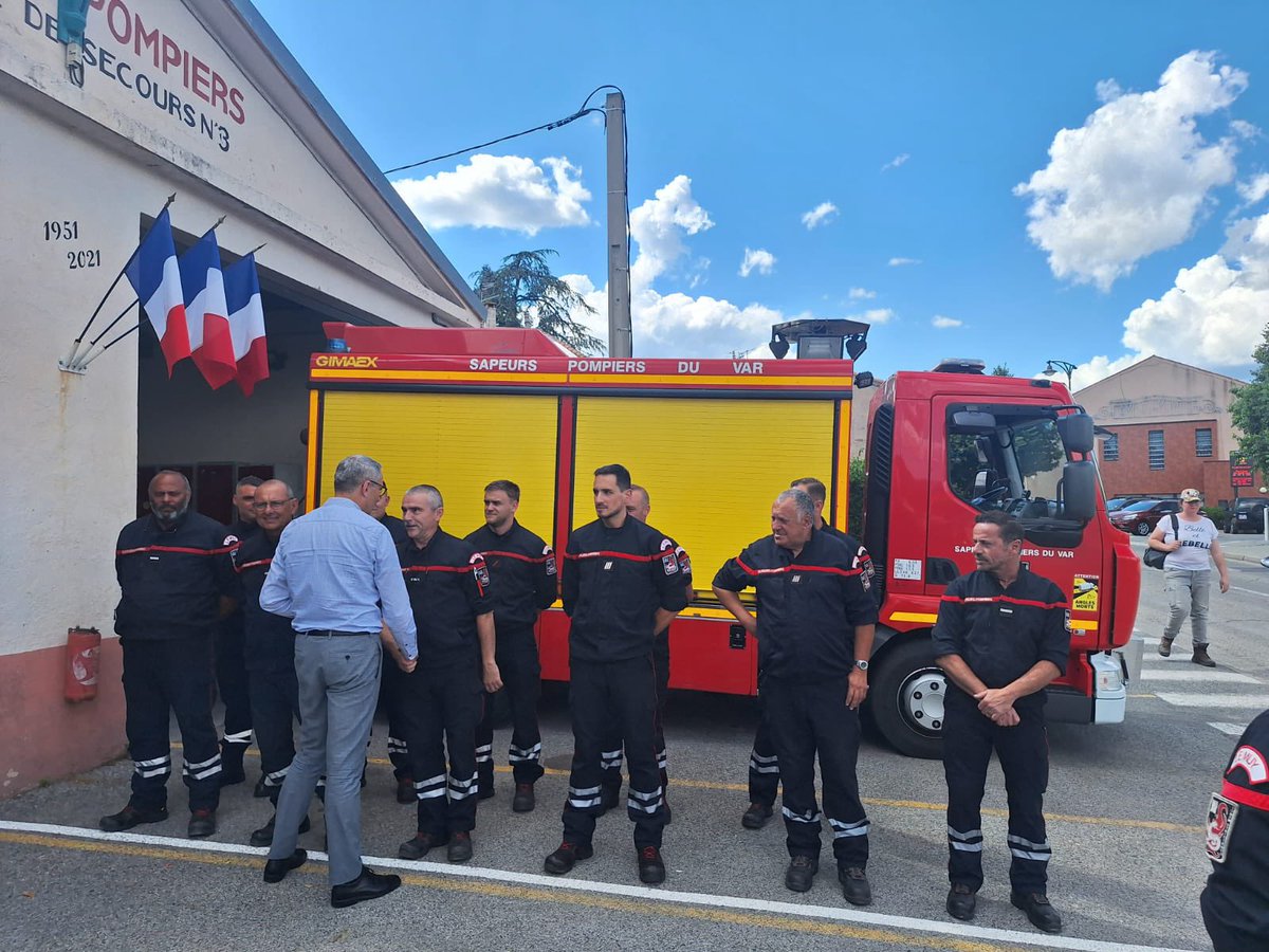 BoslandJP's tweet photo. Sous le soleil varois, j’ai pu apprécier la qualité des échanges avec les sapeurs-pompiers du @SDIS83 et @udspvar.
L’occasion d’échanger avec @ANDSIS1 et leur président @morin_stephane à l’occasion des rencontres territoriales.
#ParceQueLeVar https://t.co/d7IrtjvR7y