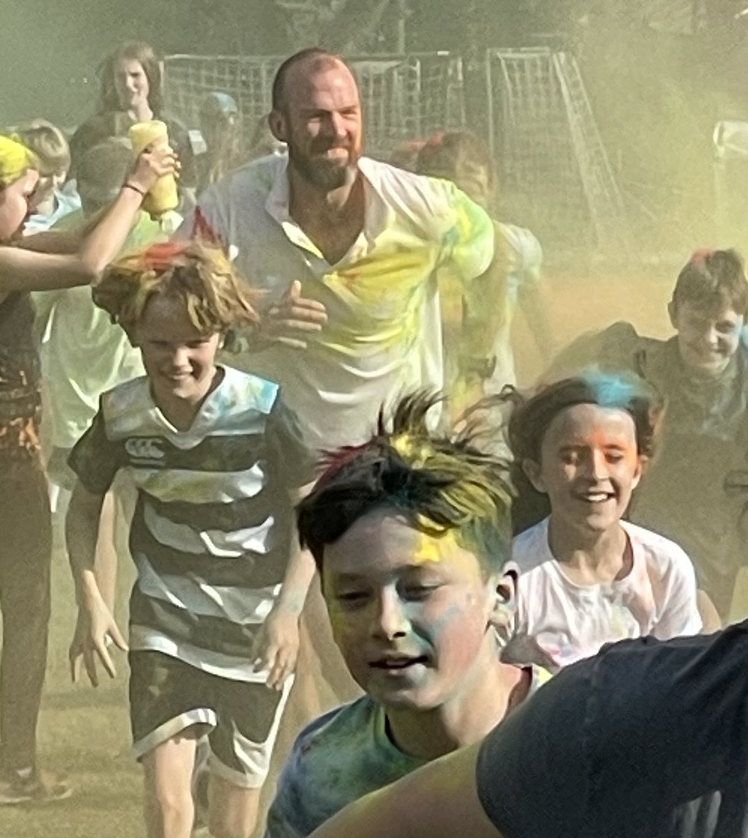 TeamYr5's tweet photo. Colour Run fun! https://t.co/6BlKVzRnAS