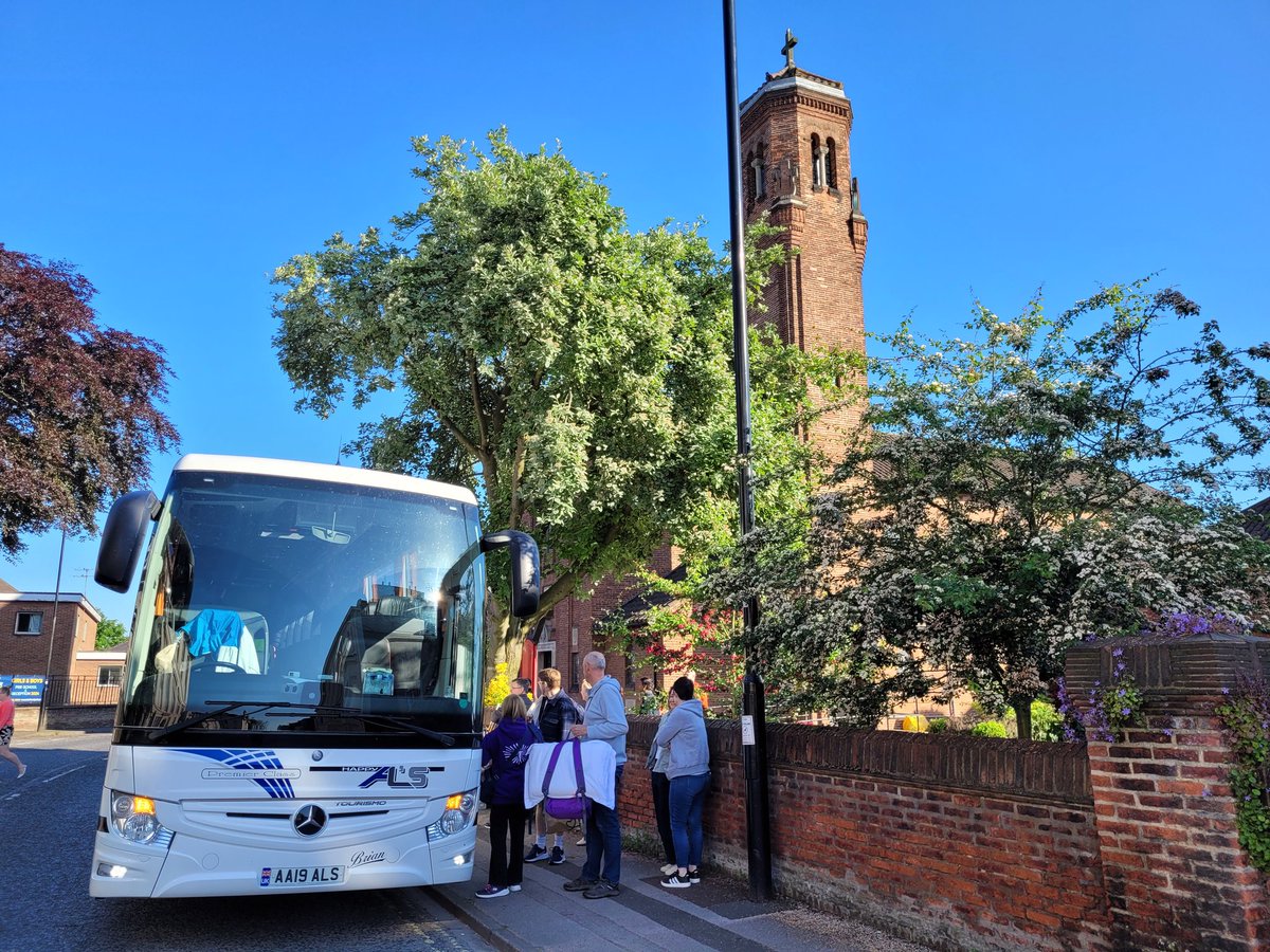Wishing Bon Voyage and a blessed week to @ChaplaincyAS, as staff and students head on pilgrimage to @lourdes_france with @MbroDiocese.
Have a wonderful time!
@AllSaints_York @AllSaintsYork6F