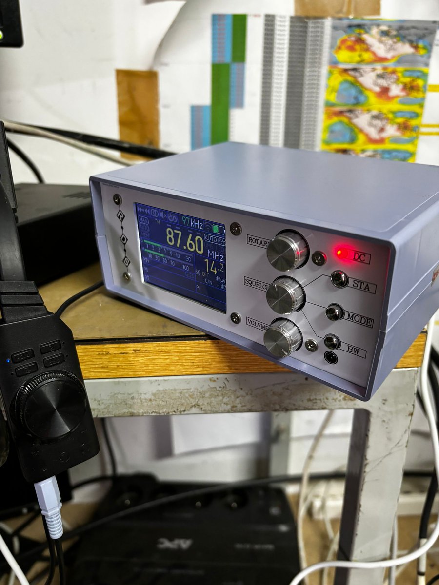 New FM dx receiver available in Center France. Setup for FM DX with TEF tuner. Enjoy ES season ! --> list.fmdx.pl 
#fmdx #dxfm #es #swl #share