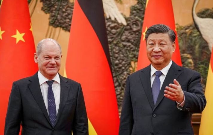 La_rana_verde's tweet photo. @JakubSzanto What a ridiculous attempt to smear Mr. Borrell's image? 🤦🏽♂️. A single picture means nothing 🤷🏽♂️. Or how do you like these other ones?, are they any better? 😃. #cynism #bias https://t.co/r2ee28tRtz