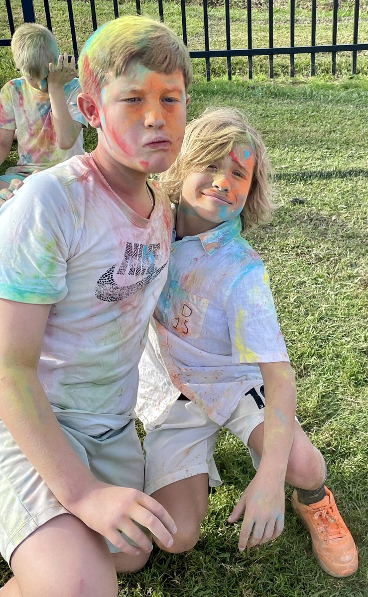 TeamYr5's tweet photo. Lots of fun with friends. https://t.co/1cGhXx2isE