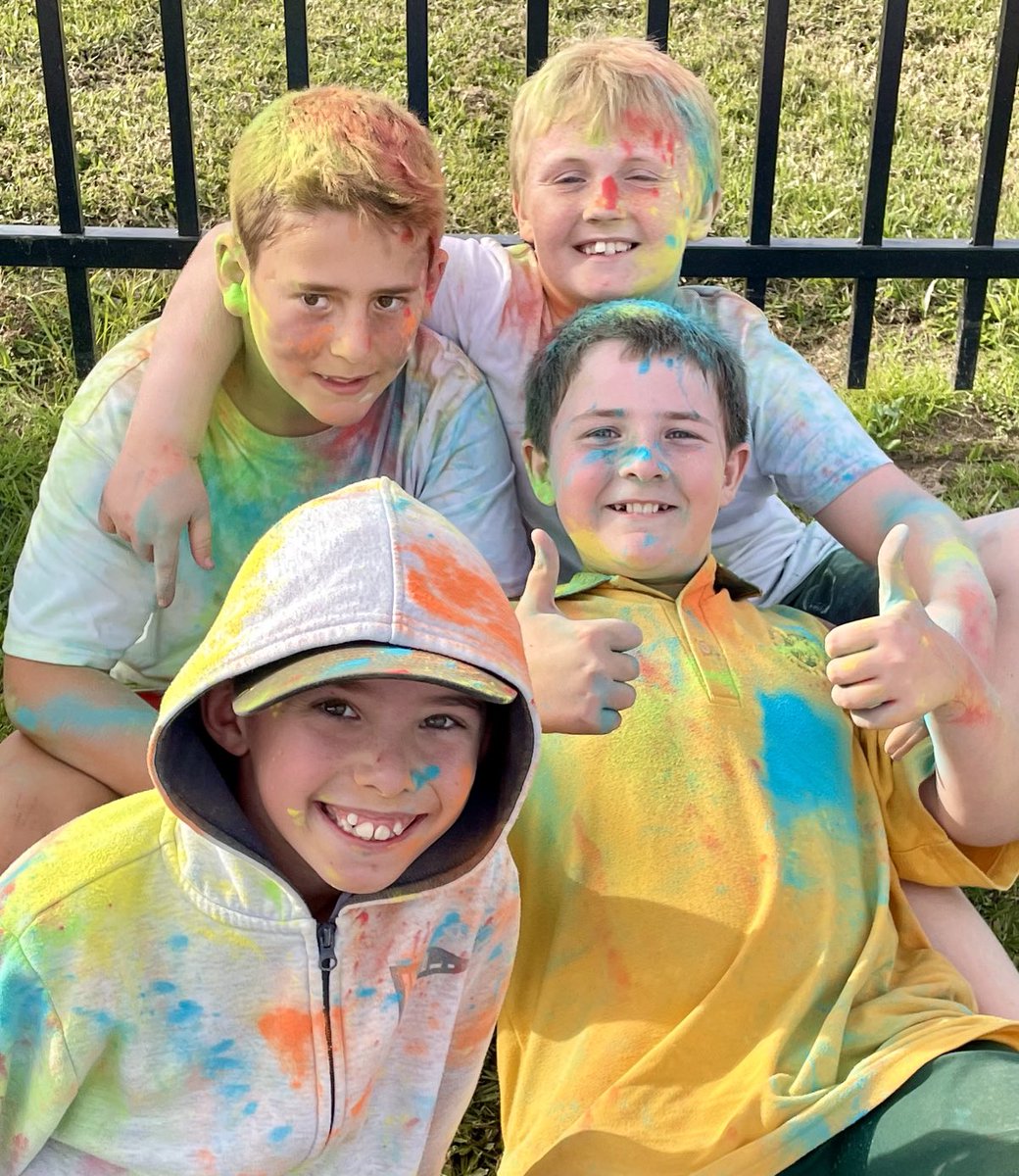TeamYr5's tweet photo. Lots of fun with friends. https://t.co/1cGhXx2isE
