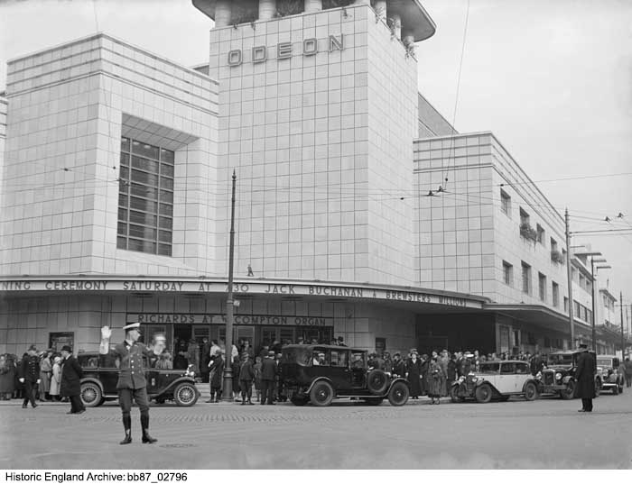 Today's image from the Historic England Archive is a great view of the new Odeon Cinema, Weston-Super-Mare, which officially opened #OnThisDay in 1935.

You can see more great cinemas from the 1930s in our John Maltby Collection👇
historicengland.org.uk/images-books/p…

#CinemaHistory