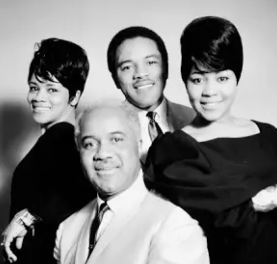 This evening's #TrustTheDocRadio #ShowCloser poll on @RadioExileFM is between 5 #TheStapleSingers classics. Pick 1 of:
RespectYourself
IllTakeYouThere
IfYoureReady(ComeGoWithMe)
LetsDoItAgain
TheWeight
Reply here or via shoutbox/DM.