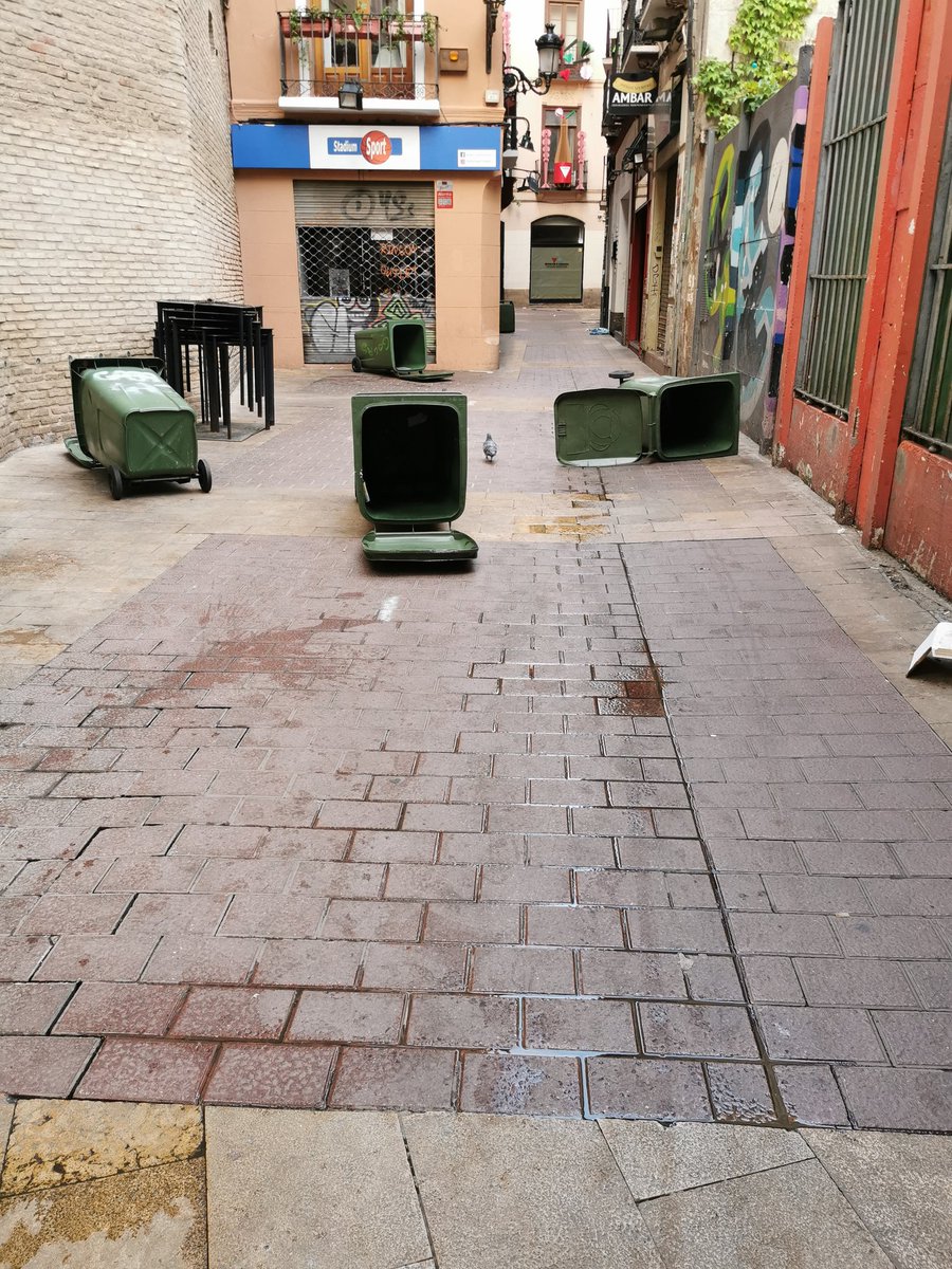Zaragoza
Zona "el tubo" así quedan las mañanas después de los clientes del ocio nocturno de la zona

Aúnque sea una medida placebo la zona de "El tubo"y entornos tienen que ser declaradas zonas saturadas, lo contrario tiene otro nombre
<a href="/vmse10/">Víctor Serrano Entío 🇪🇸</a> <a href="/ChuecaNatalia/">Natalia Chueca</a> <a href="/Tatianagaudes/">Tatiana Gaudes</a> 
RUIDO