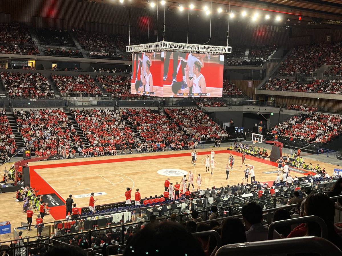 去年8月にやった強化試合の有明アリーナ2階スタンドBの見え方です🏀

・1枚目：2階の最前列
・2枚目：2階の最後列
ご参考までに〜

#akatsukijapan 
#有明アリーナ