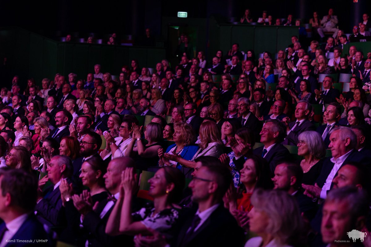 PodlaskiUW's tweet photo. 🎉 Po raz 20. samorząd @wojpodlaskie wyróżnił najciekawsze inicjatywy, wyjątkowe miejsca, najlepsze produkty, przyznając im tytuł Podlaskiej Marki. Jubileuszowa gala konkursu odbyła się w @oifp_ecs, wziął w niej udział wojewoda podlaski @brzozowskij. #podlaskamarka https://t.co/g3Tggc8EVL