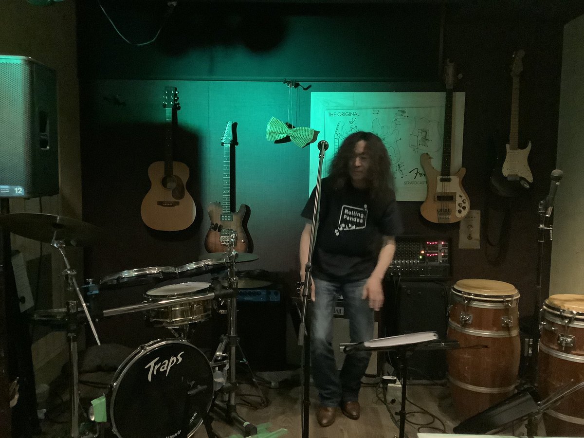 captainblee's tweet photo. 今日は地元経堂のライブハウスにおじゃましてます。#経堂 
ライブハウス#ROCK BAR KING https://t.co/dfVDIzH62R