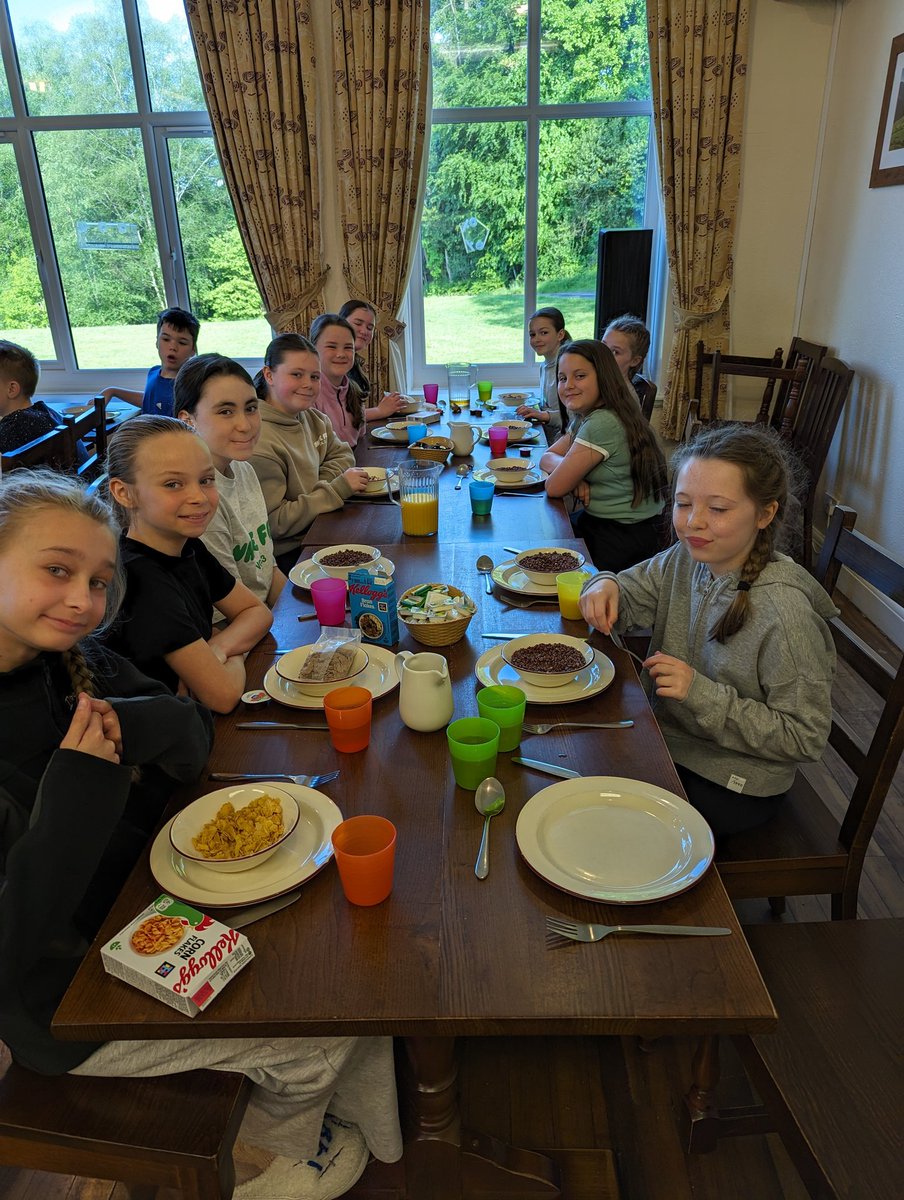 AMBERLEYPRIMARY's tweet photo. Breakfast time! #HighBorrans @AmberleyYear6 https://t.co/SNBvT4xleK