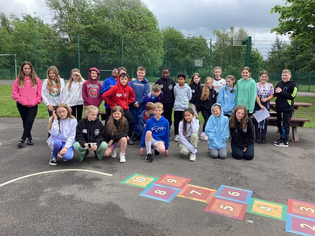BallanceMiss's tweet image. A colourful class for a wonderful charity. Thank you to year 4 for organising a charity non uniform day ‘wearing the colours of the rainbow’. Lots of money raised at @TeamManorGreen which will be going to the @RainbowTrustCC #7mustsoffocustrust @FocusTrust1