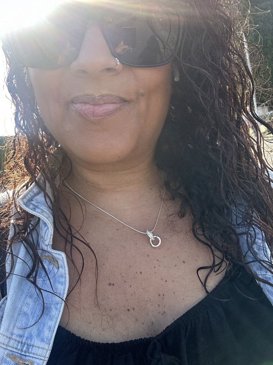 Moooooorning Twitter peeps ☀️☀️☀️Sun’s out, bank holiday weekend, Glasto play list in me ears 🥹 Work first, drinks later 🍸🍹🍸🍹

Have fun 🥂🎉🥳