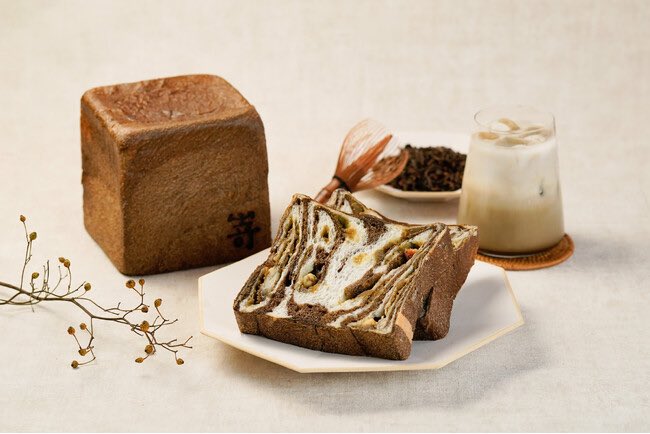 HOJICHANNEL_O's tweet photo. ［SAKImoto bakery］

新発売！

深煎りほうじ茶香る和スイーツ食パン『ほうじ茶ラテ食パン』が1か月限定で登場いたします！

https://t.co/tcU3uUcCpl https://t.co/wlhTuG2J0B
