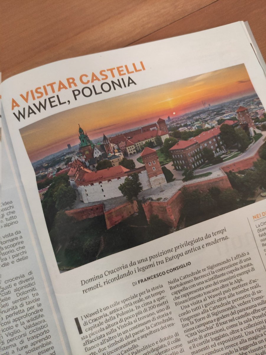 Fra_Consiglio's tweet photo. Come l'Acropoli di Atene, il #Wawel  domina dall'alto #Cracovia da tempi remoti. Un castello speciale, su #nationalgeographic #Traveler estate 2024 https://t.co/vYeQvxXoaY