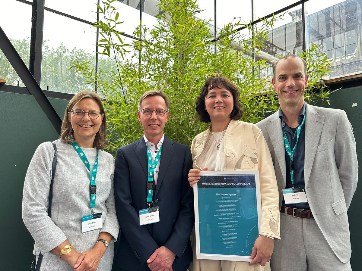 Jeroen Bakkers (@j_bakkers) on Twitter photo Yesterday we received our DRIVE-RM summit grant from the minister of education <a href="/RHDijkgraaf/">Robbert Dijkgraaf</a> to work with Marianne Verhaar, Jos Malda, Carlijn Bouten and Clemens van Blitterswijk and many others at 5 top institutes on regenerative biology for the next 10 years Yesterday we received our DRIVE-RM summit grant from the minister of education <a href="/RHDijkgraaf/">Robbert Dijkgraaf</a> to work with Marianne Verhaar, Jos Malda, Carlijn Bouten and Clemens van Blitterswijk and many others at 5 top institutes on regenerative biology for the next 10 years