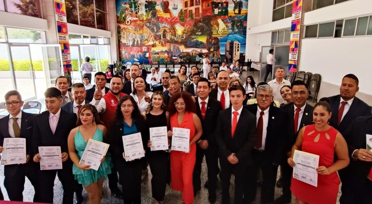 SMI_Nacional_'s tweet photo. #EnterateSMI “Con una gran participación se llevó a cabo la 3a. Entrega de Reconocimientos nacionales al mérito estudiantil 2024, teniendo como sede la majestuosa Ciudad de San Luis Potosí GRACIAS al apoyo del @PRI_SLP @CNOPSLP1 #MarcelaRocha #SomosCNOP #SomosSMI @CristinaRuiz_S https://t.co/YGa6BNgbX4