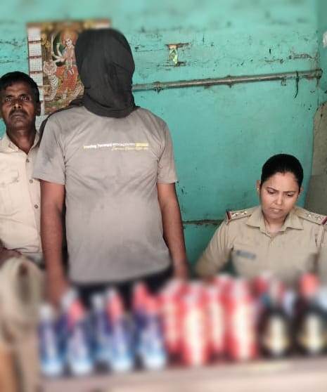 मधुबनी पुलिस द्वारा शराब कारोबारियों के विरूद्ध कार्रवाई करते हुए 9.860 लीटर देशी/विदेशी शराब के साथ 01 शराब कारोबारी को खुटौना थाना क्षेत्र से गिरफ्तार किया गया।
#HainTaiyaarHum
#BiharPolice
#Bihar
@bihar_police 
@BiharHomeDept