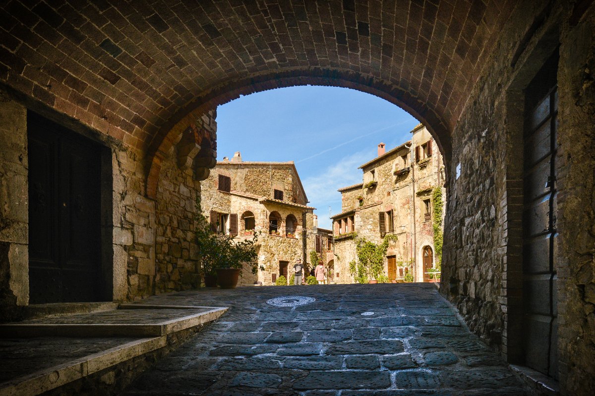 VisitTuscanyITA's tweet photo. #infamiglia
Lasciati ispirare da questo itinerario "a misura di bambino" tra la necropoli del Puntone, #Saturnia, il borgo di #Montemerano dalla forma a cuore, il buon vino e la spettacolare vista sulla campagna e il mare dalla torre di #Manciano
https://t.co/PQOSqAGFDX https://t.co/Gj6Ts6EQhR