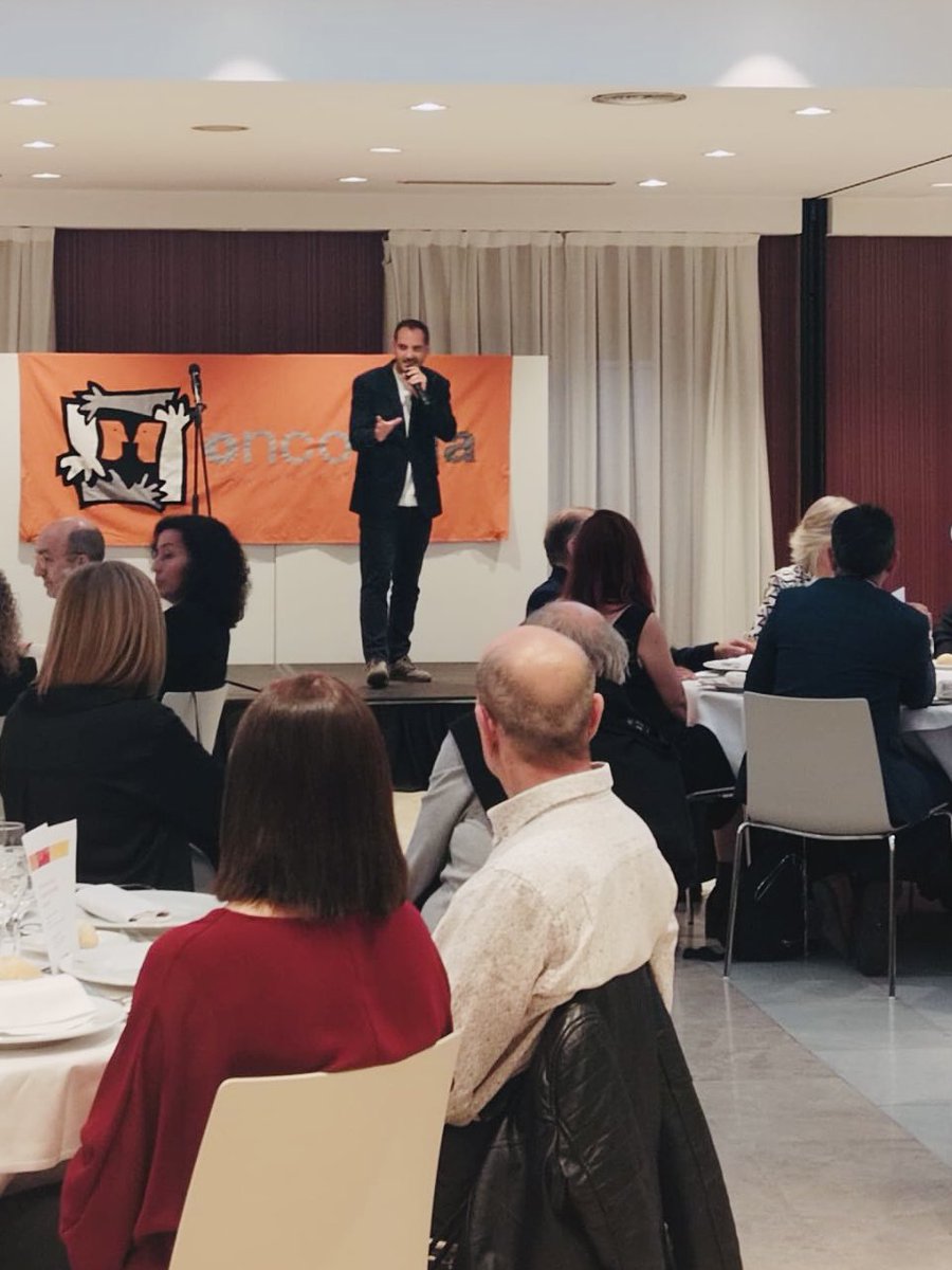 oscargid's tweet photo. Quin exemple d’empatia i solidaritat, la d’@OncolligaCAT. Ahir vam ser-hi al seu sopar solidari per donar suport a la seva tasca assistencial per a persones amb càncer. 

Un honor ser el conductor de la seva gala! 

#Sabadell #comunico https://t.co/uvwN3Yno2v