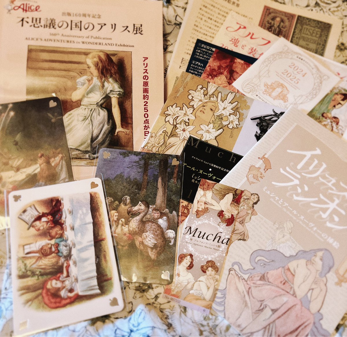 本日は
不思議の国のアリス展(大阪高島屋)
旧堺灯台
東雲薔薇回廊
企画展イリュストラシオン(堺アルフォンス・ミュシャ館)をみました!
アートな1日でたくさん刺激を受けました〜〜🎨