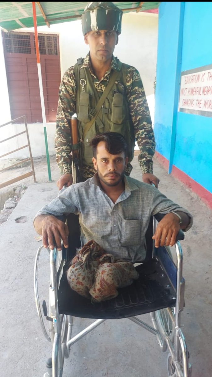 DICPoonch's tweet photo. A PWD voter who opted to cast vote on polling Station, being helped by Security personnel at PS 140 Jhullas AC 89 Poonch.
#ChunavKaParv #DeskKaGarv #Election2024 #IVote4Sure
@diprjk 
@ceo_UTJK 
@ECISVEEP 
@yasinc_ias https://t.co/IF3eBMoKFg