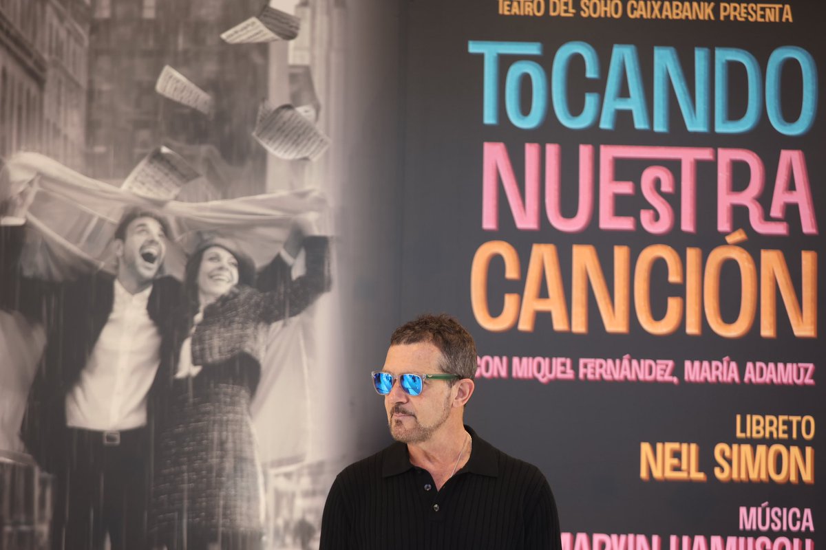 antoniobanderas's tweet photo. Qué poquito queda ya para el estreno de “Tocando Nuestra Canción”, 👉 el 6 de junio estrenamos en el @TeatroDelSoho @caixabank 

Te va a encantar…
🚨 No te quedes sin tu entrada !!!!

🎟️   https://t.co/xYhv1PruBZ 

#TocandoNuestraCanción #teatromusical #musical #Málaga #estreno 

📸 @lorenzocarnero1
