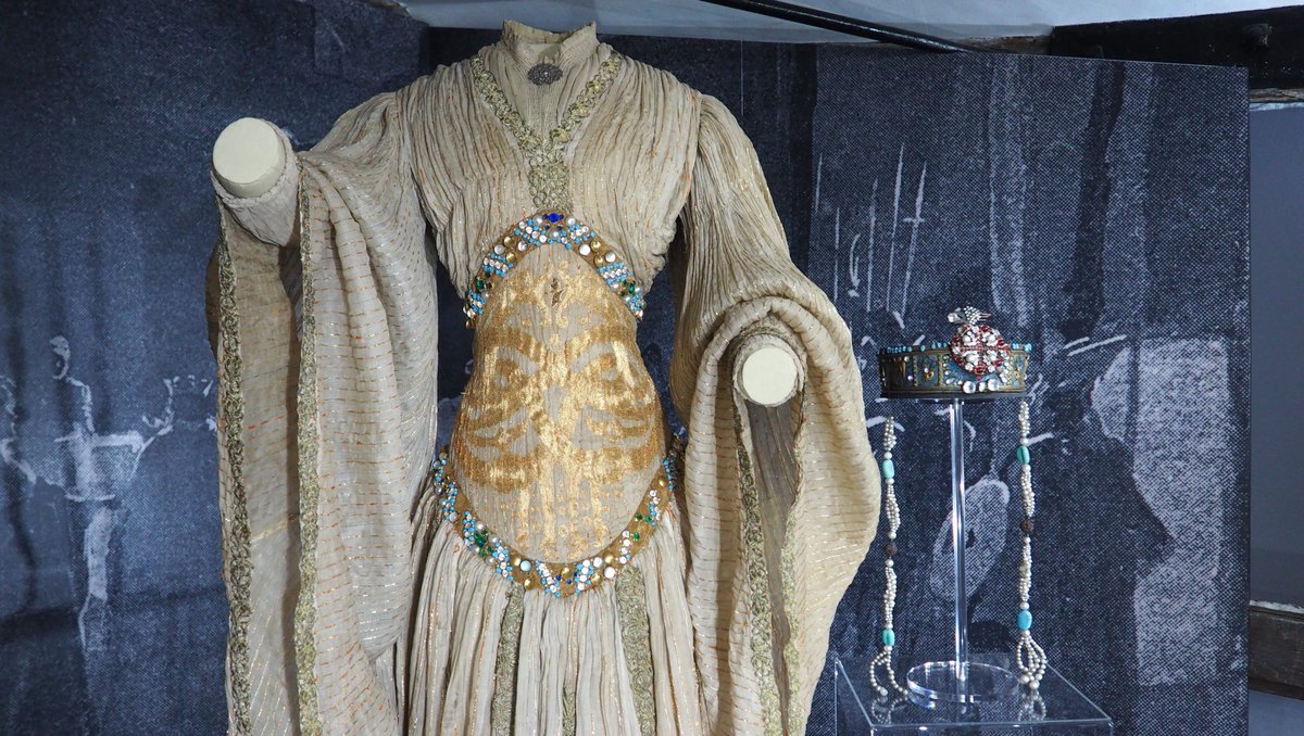 southeastNT's tweet photo. 📣Opening at Smallhythe Place today
🎭️'Dressing Lady Macbeth': An Exhibition
🤩Discover mementoes from the 1888 Lyceum production of Shakespeare's 'Macbeth', now on display for the first time in several decades
👉More details here: https://t.co/FMdpbsbS1Z
📷️©️National Trust https://t.co/Ca5C5sF74A
